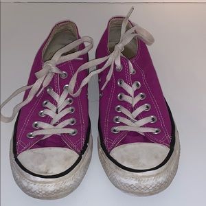 Women’s size 7 converse sneakers